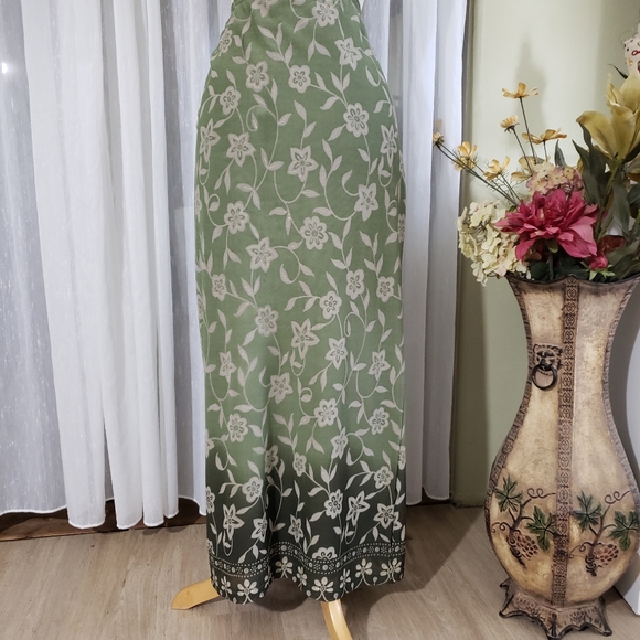 Gantos wrap floral green umbre skirt. - Picture 2 of 6